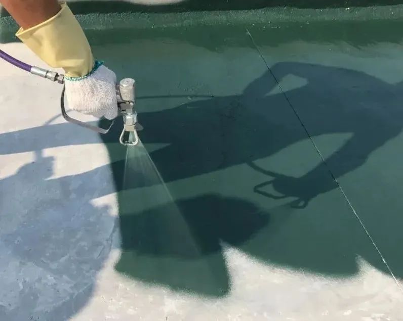 聚氨酯防水涂料的施工方式是噴涂好還是刮涂好？