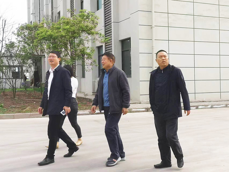 熱烈歡迎港橋產業促進中心黨工委書記、主任陳小武等領導蒞臨我廠指導工作