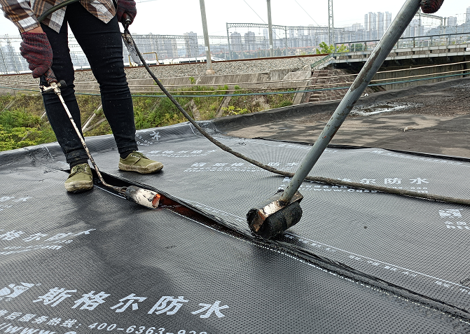 改性瀝青防水卷材鋪設方向規定